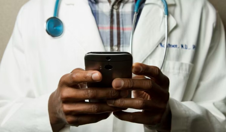 Çok Branşlı Klinik ve Poliklinik Web Sitesi: Hastayı Doğru Bölüme Taşıyın
